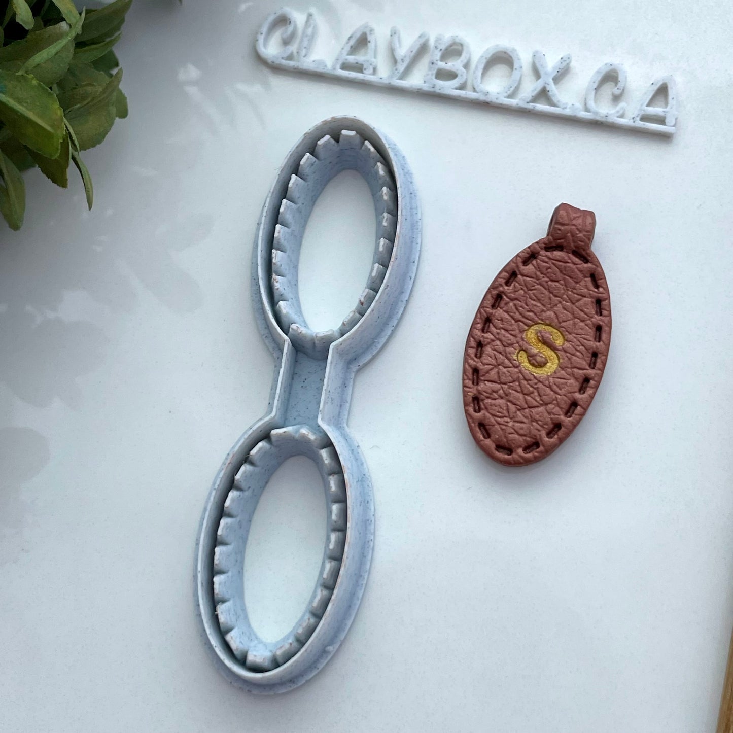 Folded tag cutter