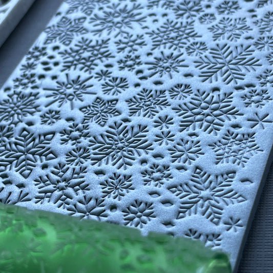 Snowflake roller