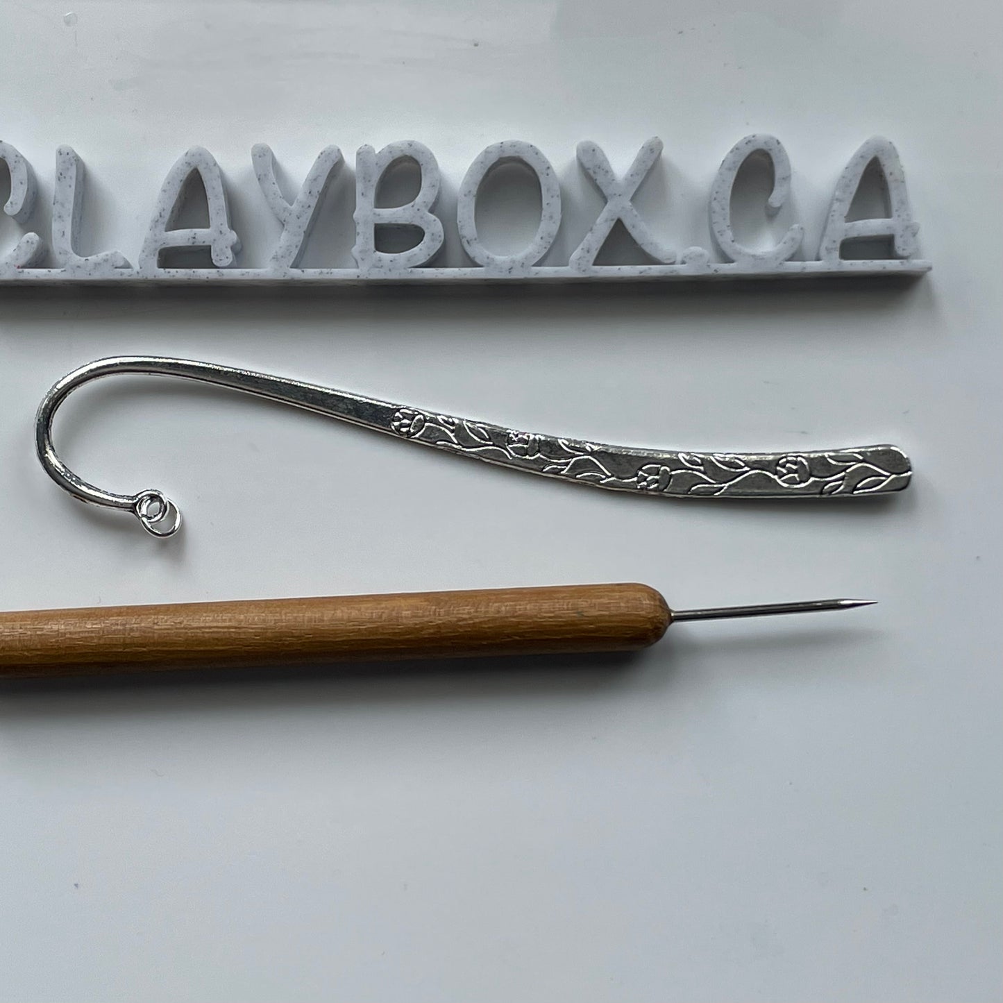 Metal daisy bookmark