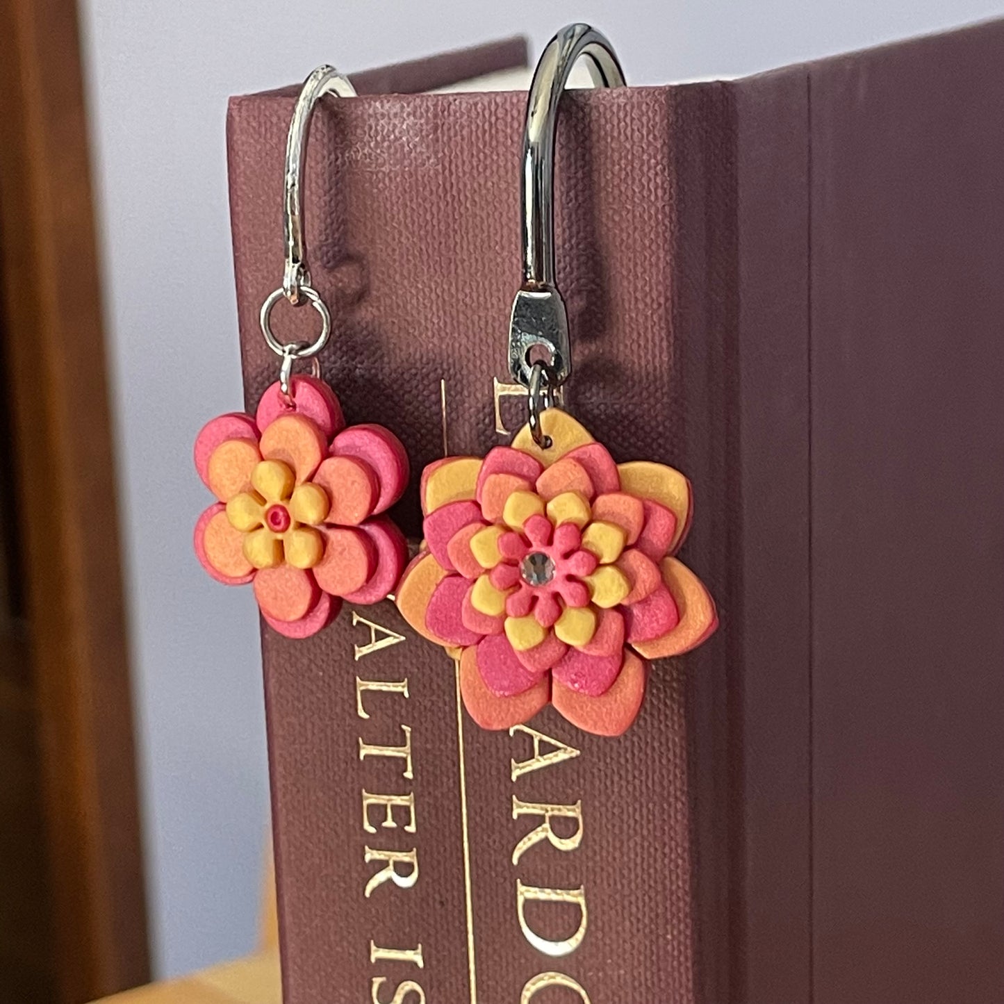 Metal zigzag bookmark