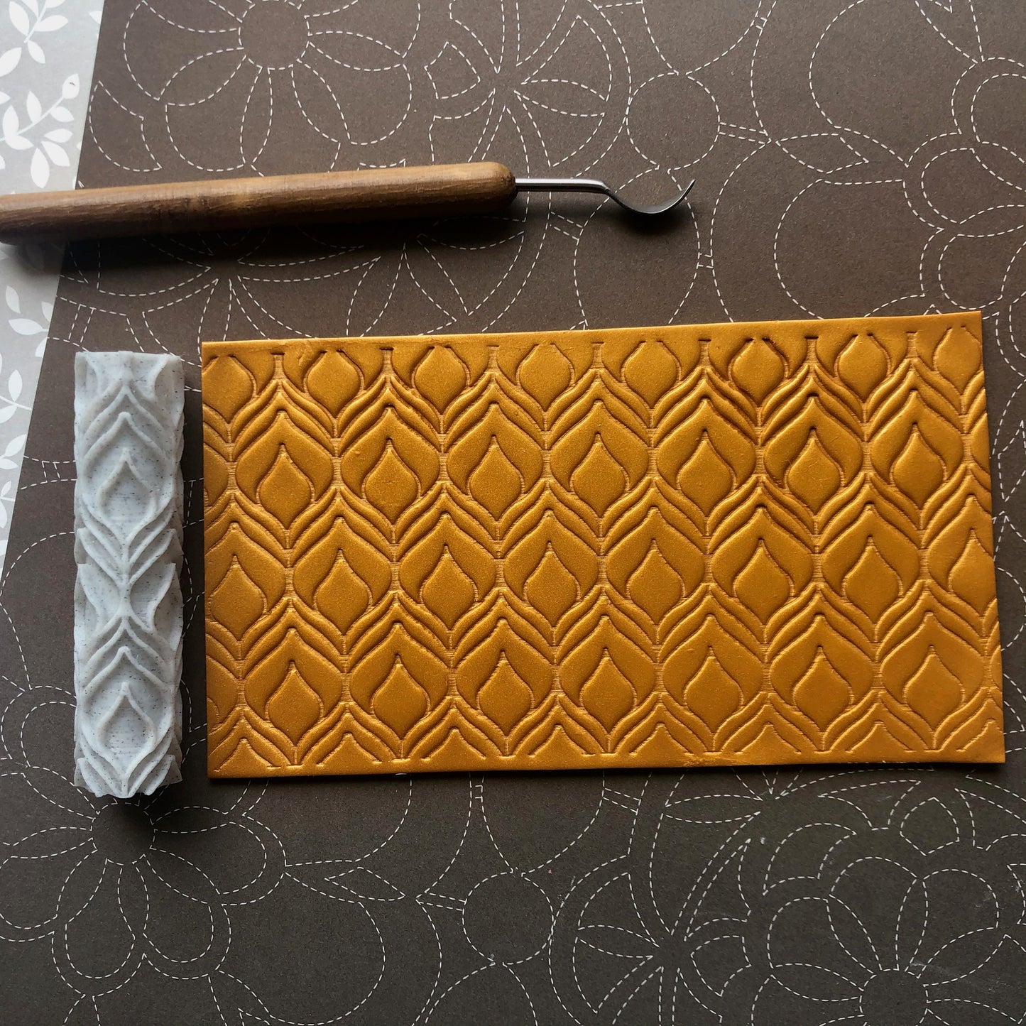 Peacock roller