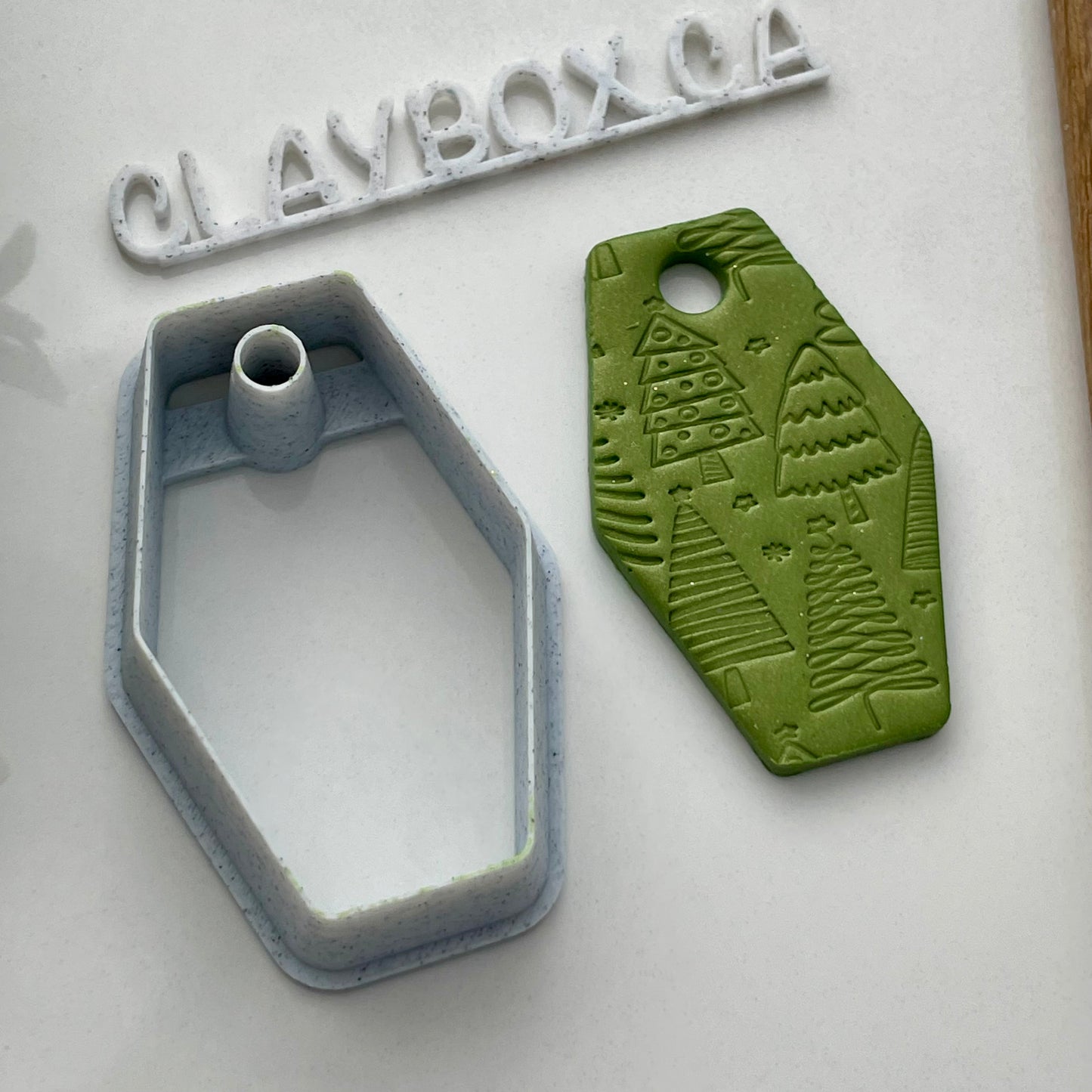 Gift tag cutter