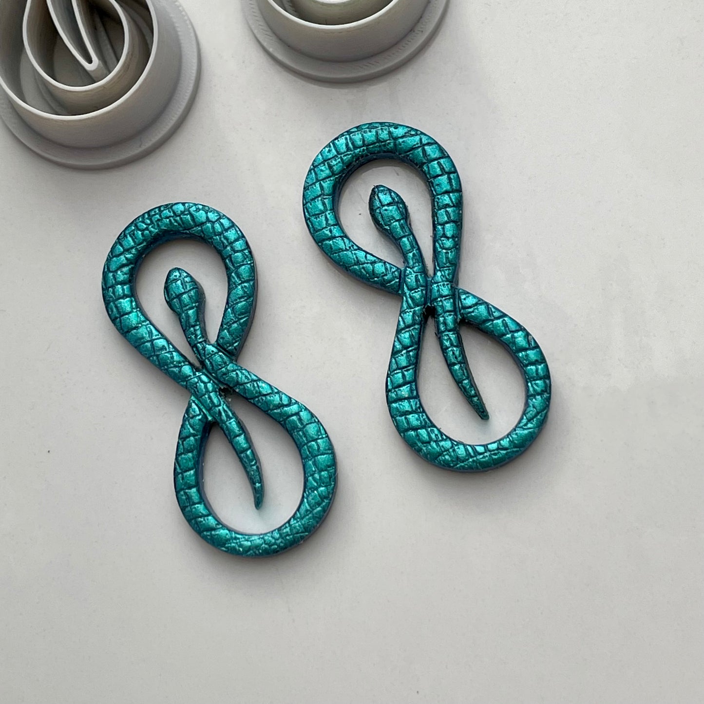 Infinity snake cutter pair