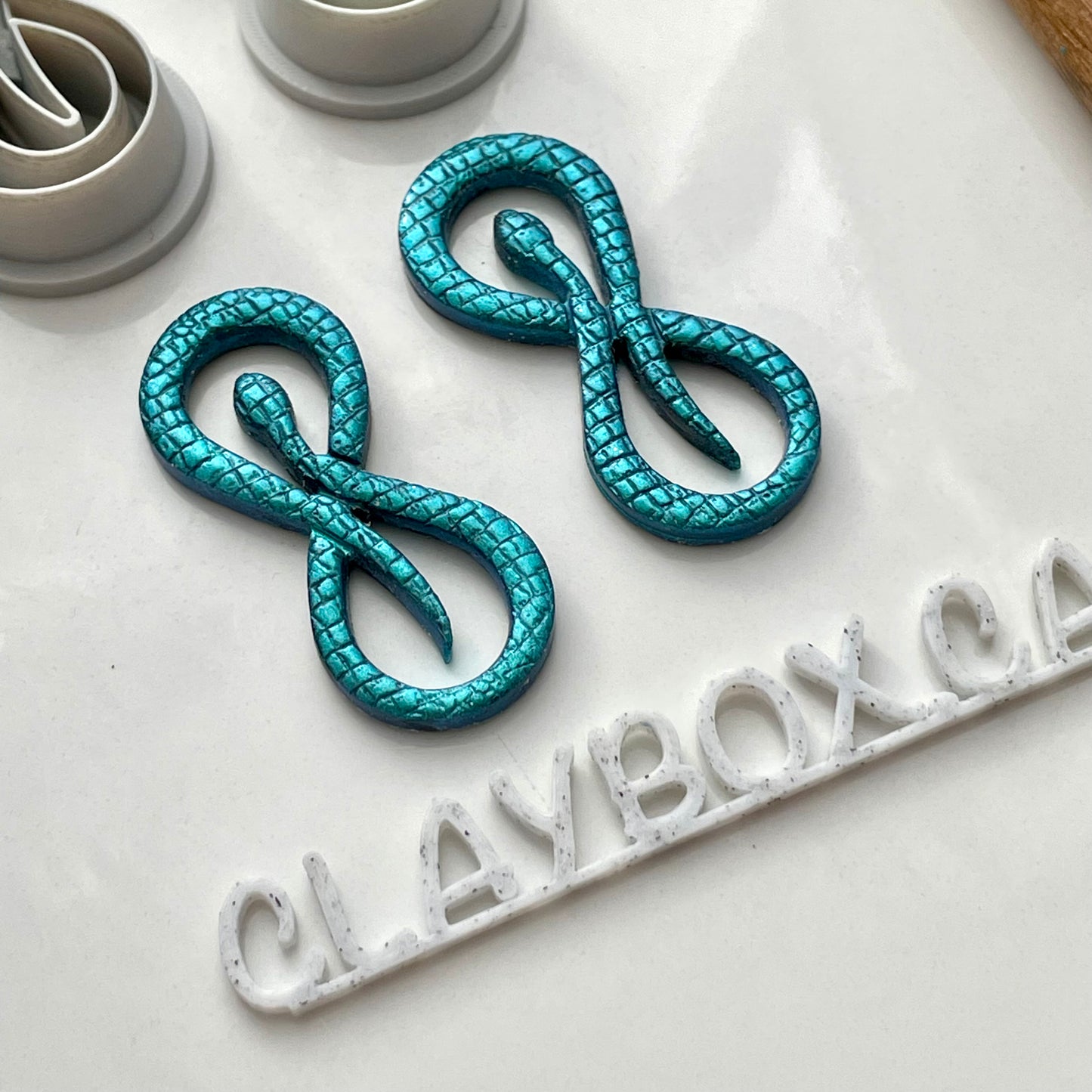 Infinity snake cutter pair