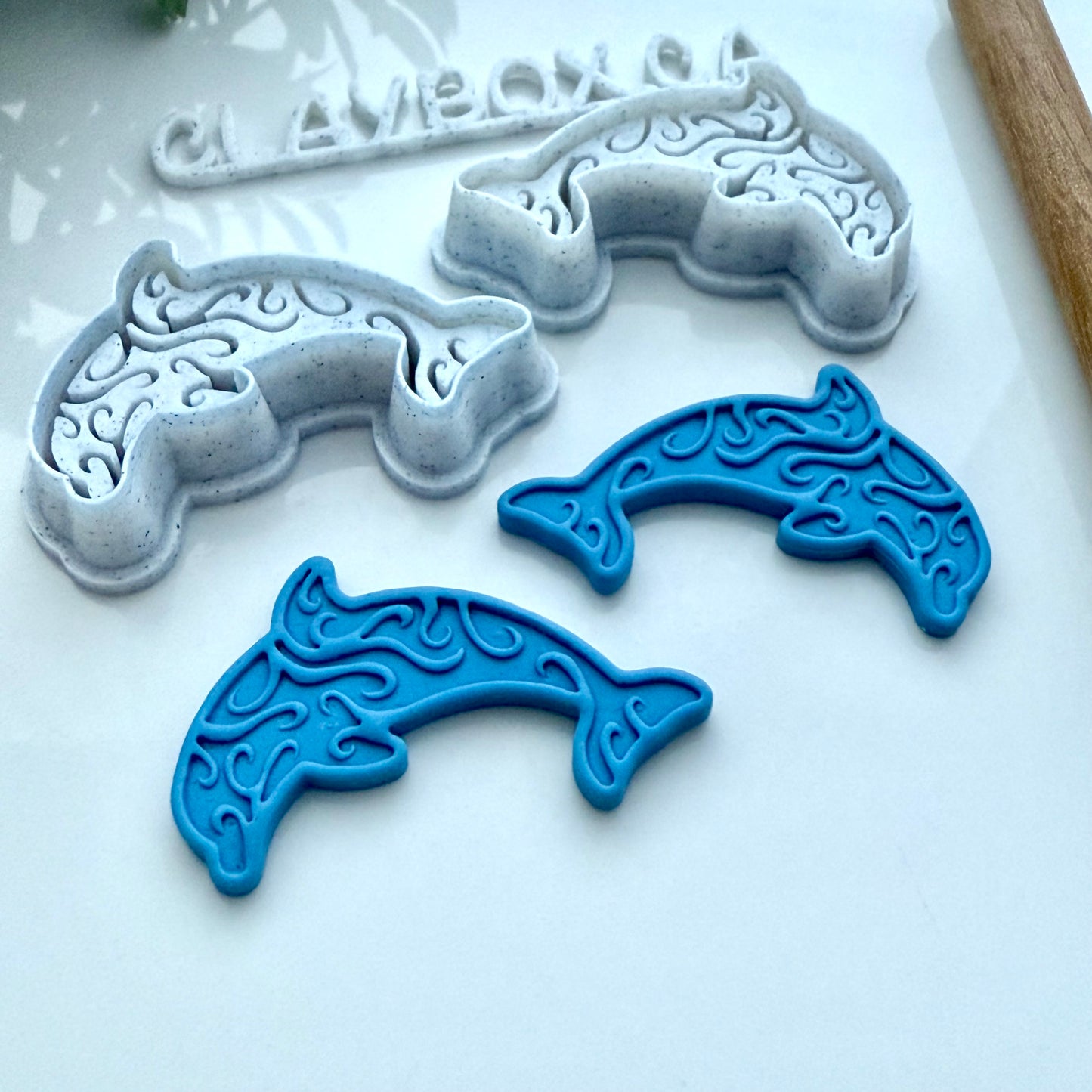 Patterned dolphin cutter pair