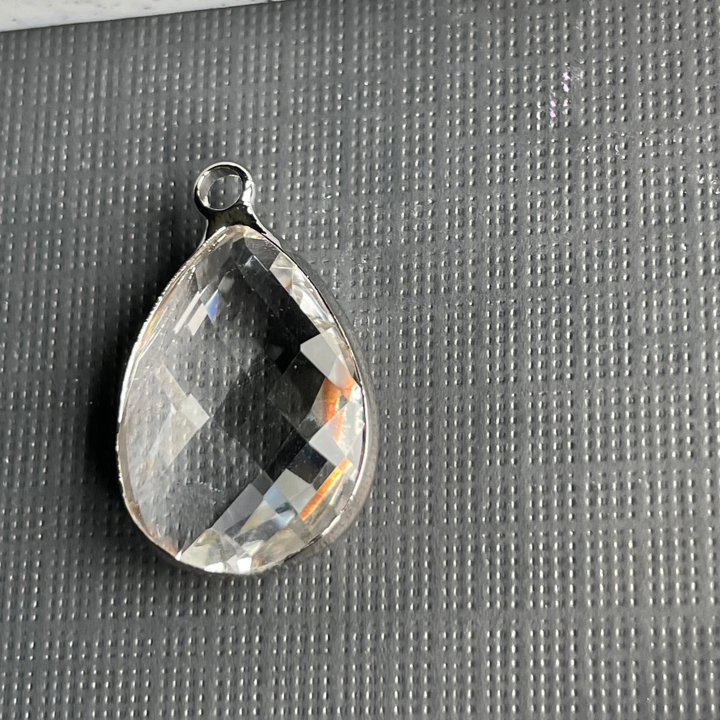 Faceted glass teardrop 13mm x 18mm - 6 pieces