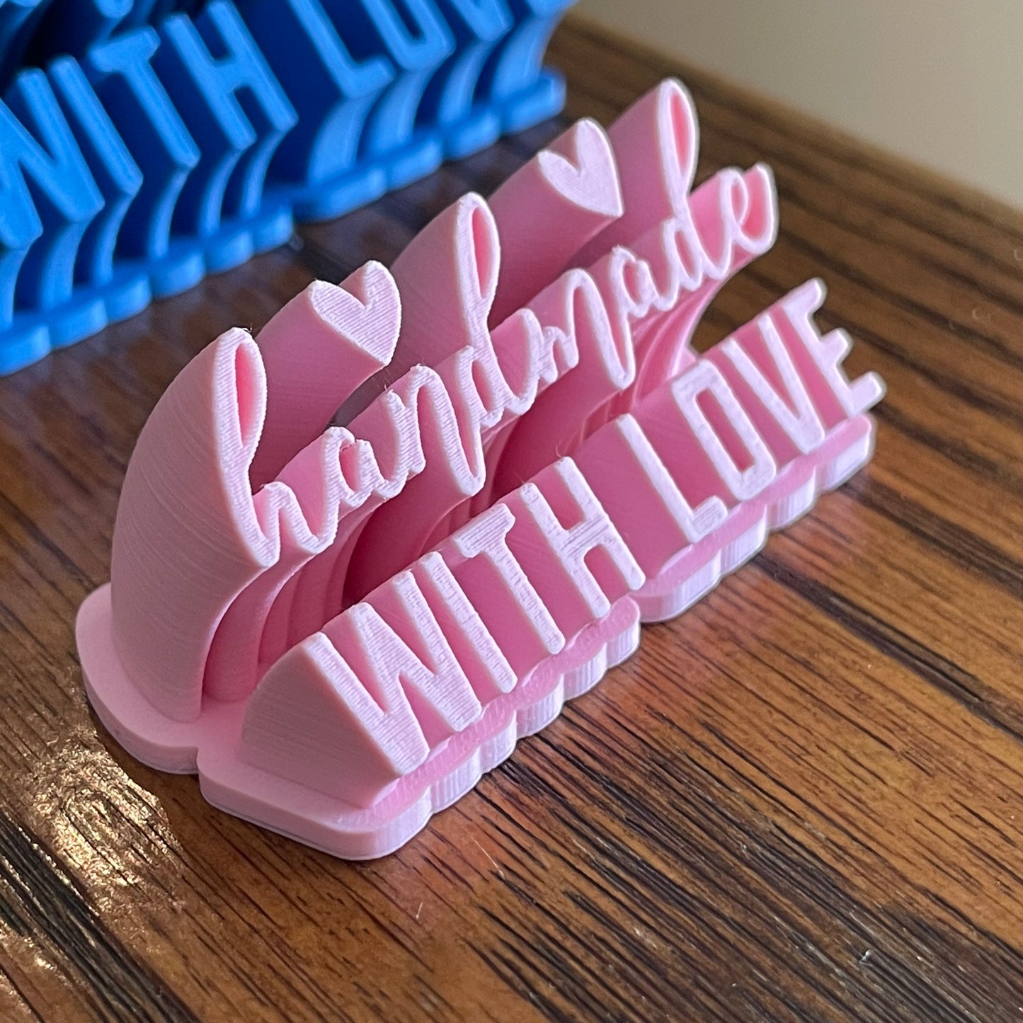 Handmade with love - sweeping text display